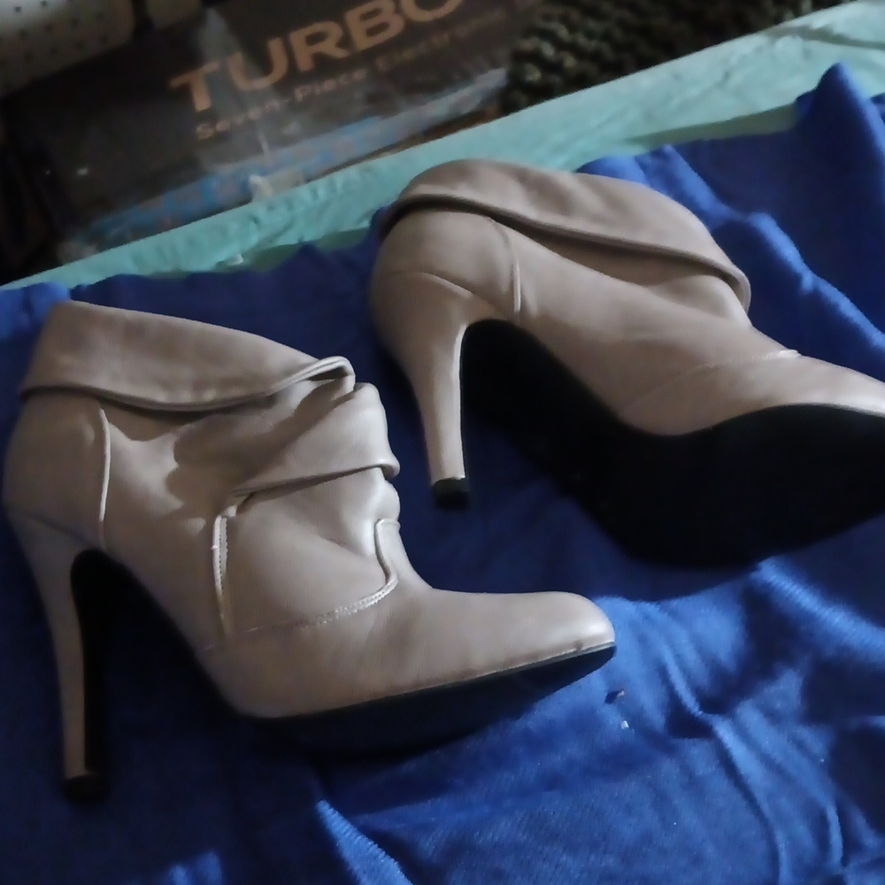 Women's shoes